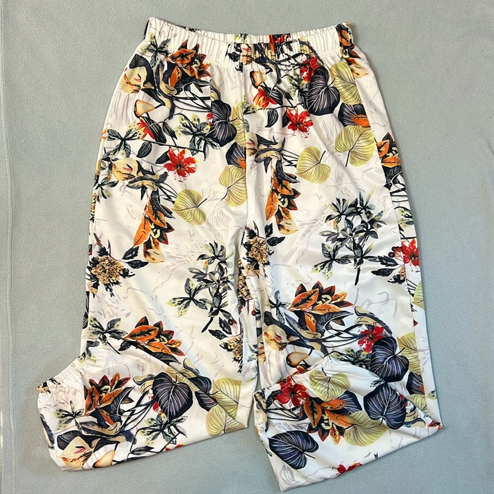 No Brand, Size Medium, 100% Polyester Floral Pants, Lightweight, Stretchy Waist